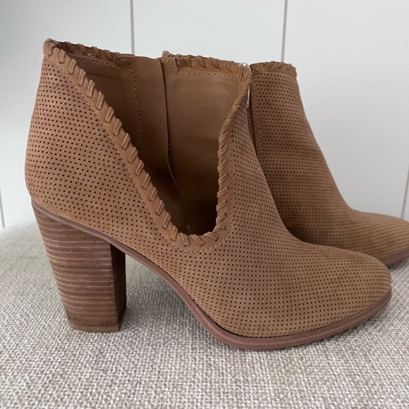 Vince Camuto Fernlee Tan Perforated Suede Block Heel Booties - Picture 2 of 7